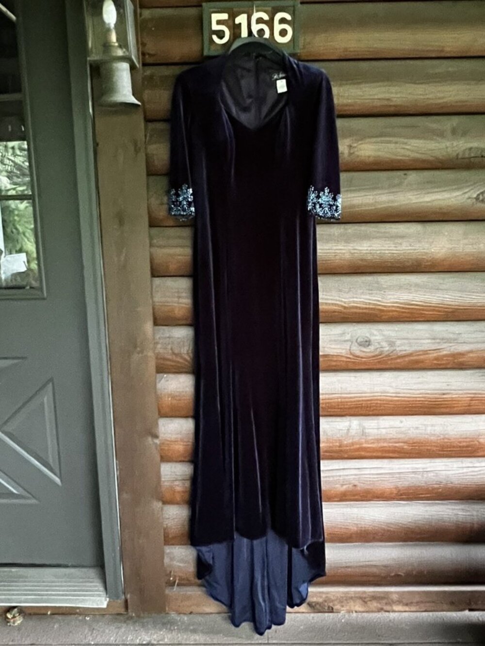 La Femme Navy Blue Velvet Lined Mermaid Evening Gown w/Queen Anne Neckline, Sz 4